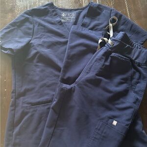 Navy figs size small